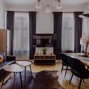 https://amazing-apartment-main-square-100-scm.krakowhotelspoland.com